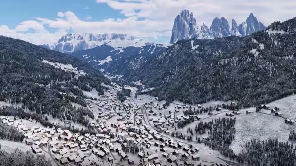 Frank Dainese a Fabio Bellini vydali scenérii Dolomit pro X-Plane 12